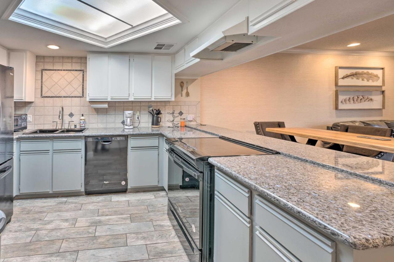 Lake Havasu Condo With Pool Access 1 Block To Beach Lake Havasu City Bagian luar foto