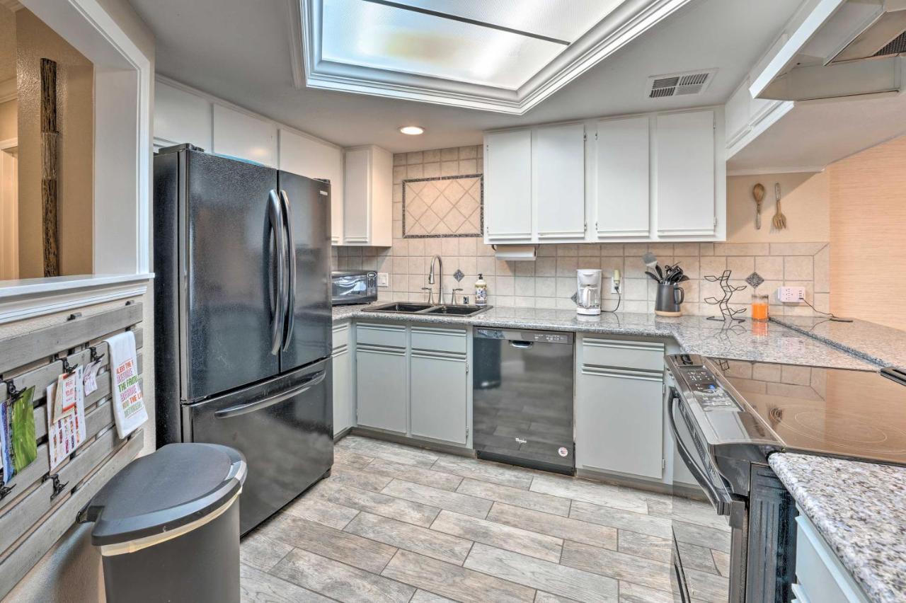 Lake Havasu Condo With Pool Access 1 Block To Beach Lake Havasu City Bagian luar foto